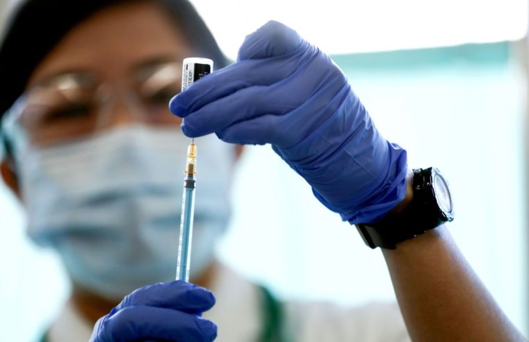 Média de mortes por covid-19 cai 19,5% no país em duas semanas