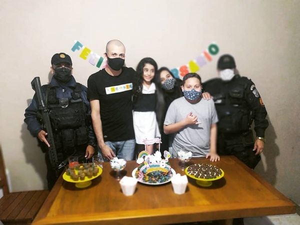 Menina convida PM para celebração de aniversário