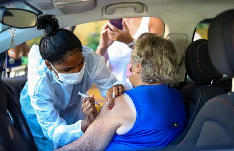 Mais de 76 mil pessoas já receberam a primeira dose da vacina contra a covid-19 em Petrópolis