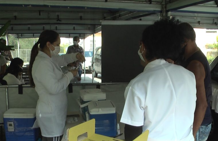 Prefeitura centraliza em dois postos de vacinação o atendimento de pessoas que não compareceram na data prevista para tomar a 2ª dose da Coronavac