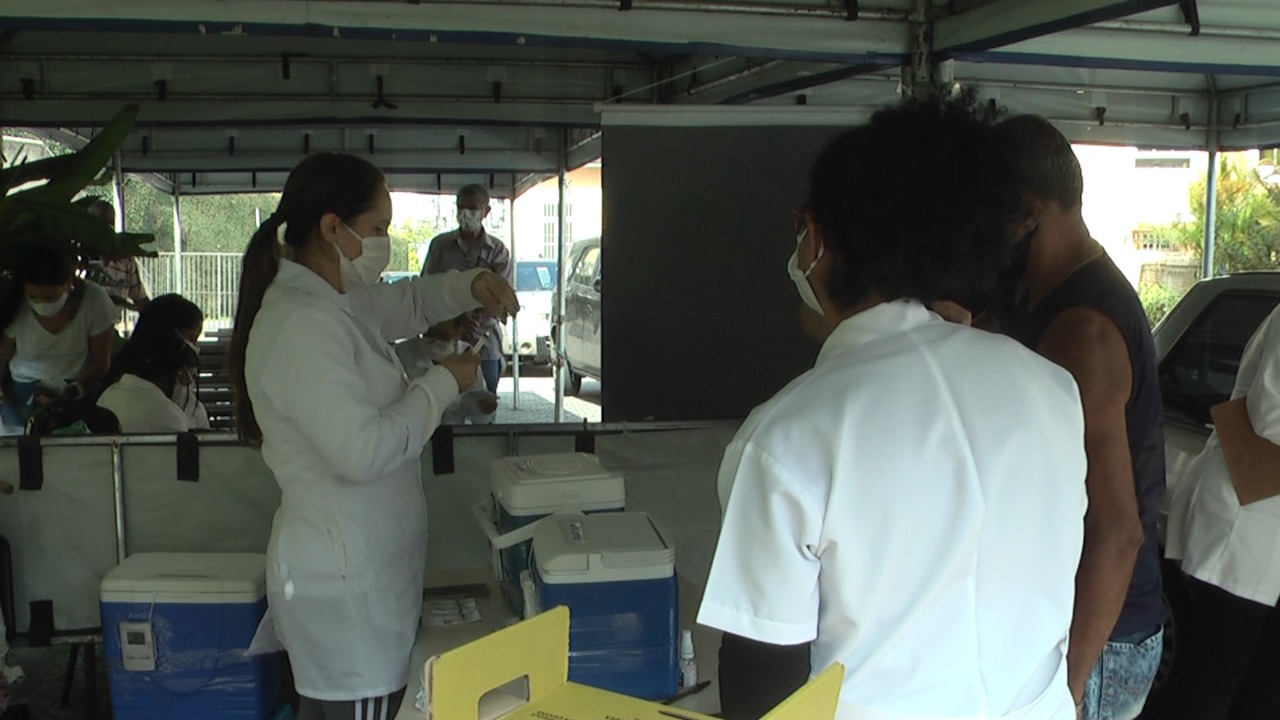 Prefeitura centraliza em dois postos de vacinação o atendimento de pessoas que não compareceram na data prevista para tomar a 2ª dose da Coronavac