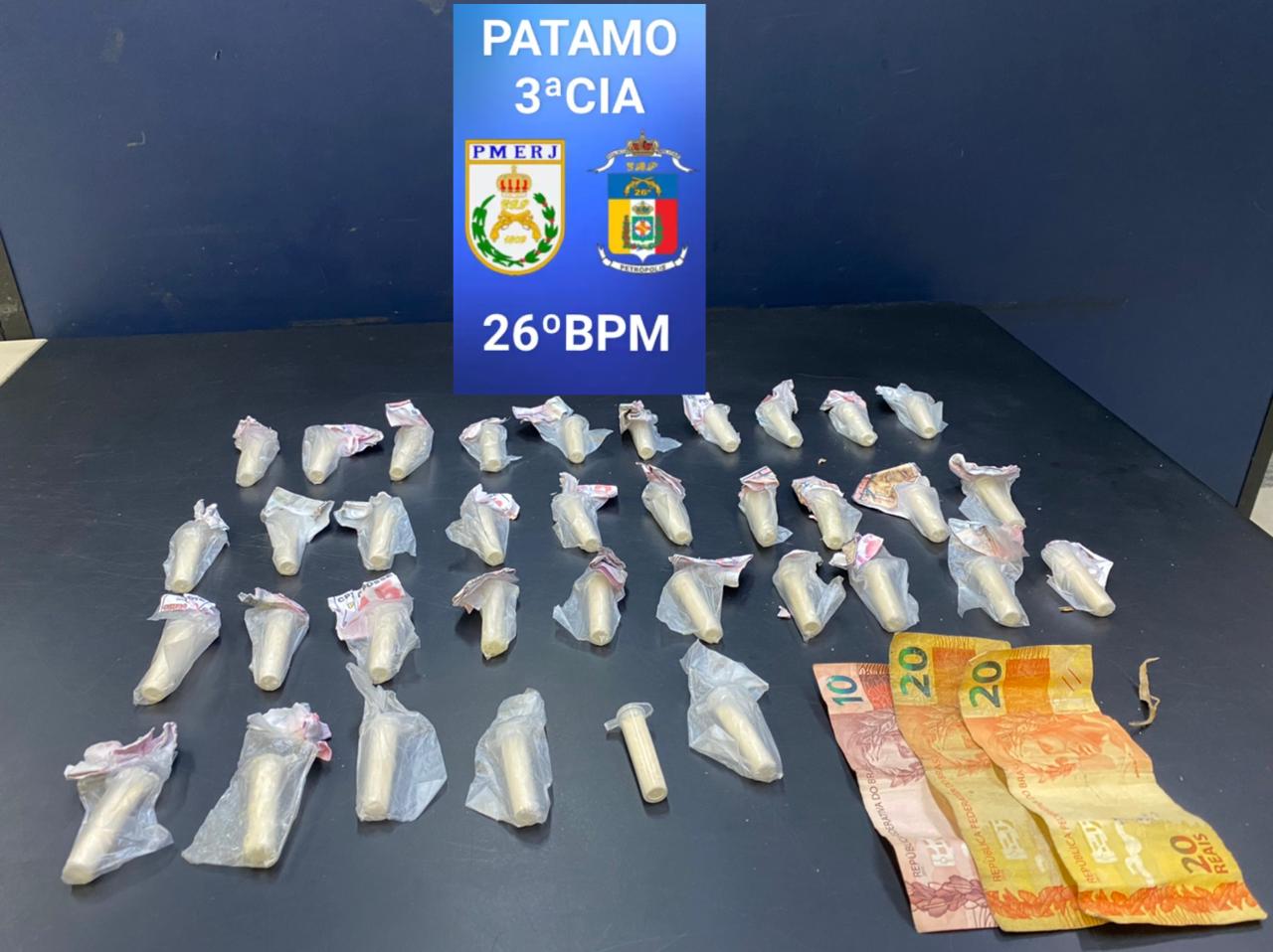 Menor é flagrando vendendo drogas no Brejal