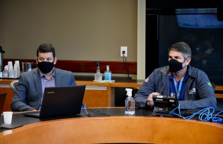 Prefeito interino Hingo Hammes visita Centro de Operações do Rio