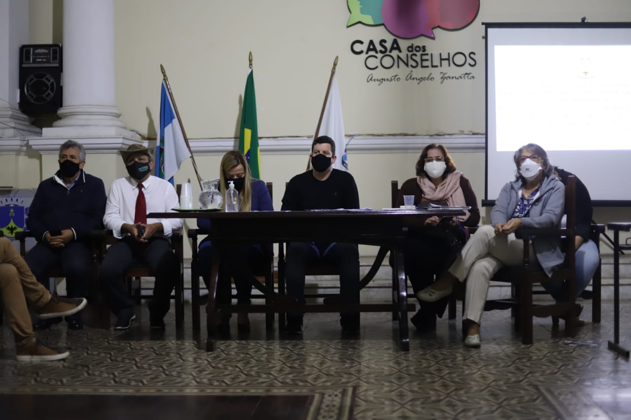 Prefeito interino Hingo Hammes ouve lideranças comunitárias da região do Quitandinha
