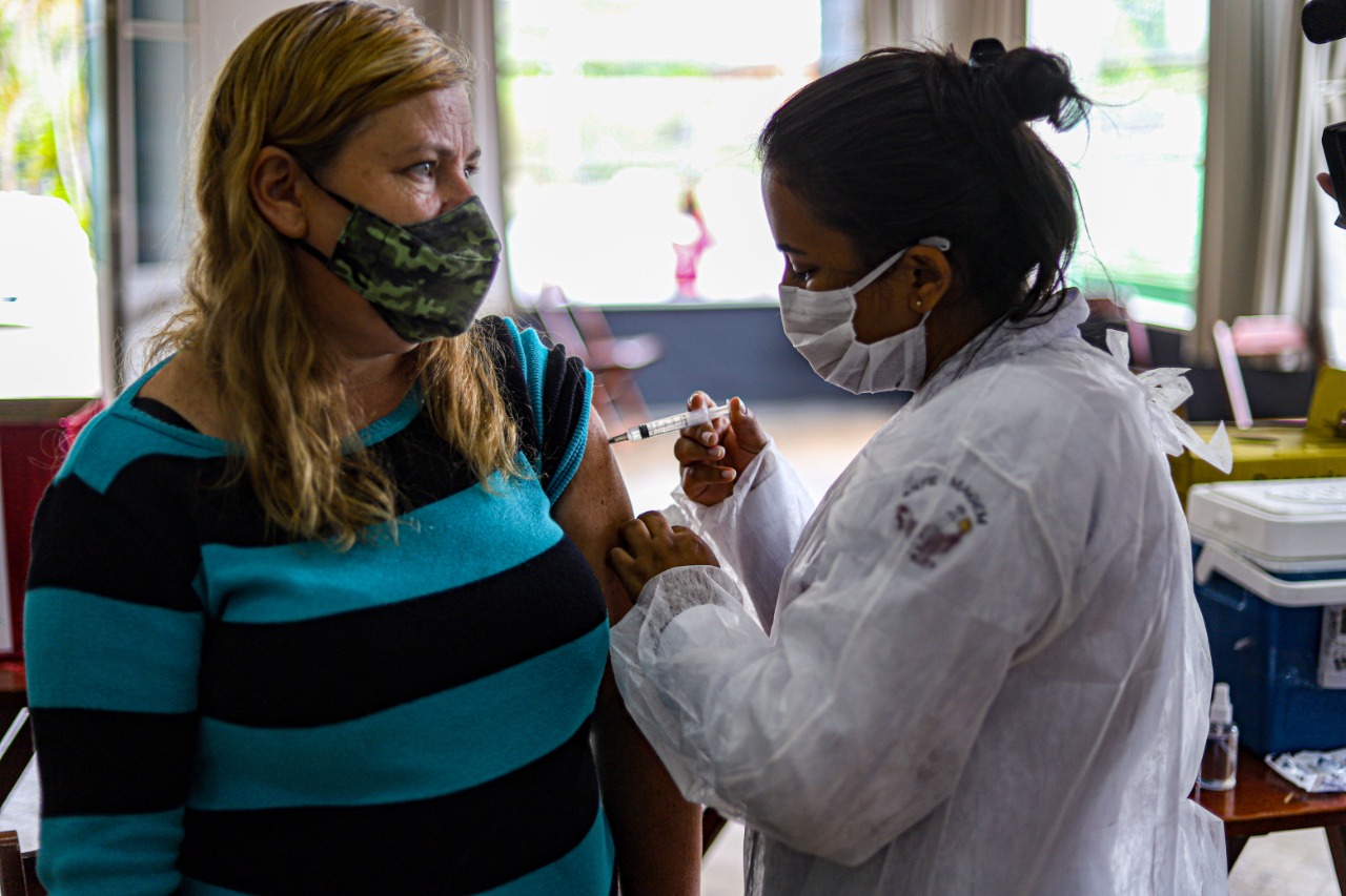 Covid-19: pouco mais de mil pessoas foram vacinadas na quinta-feira em Petrópolis