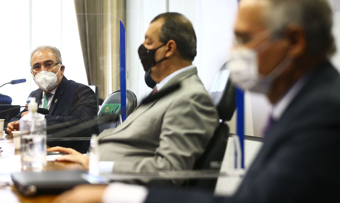 Brasil precisa fortalecer produção de insumos, diz Queiroga em CPI