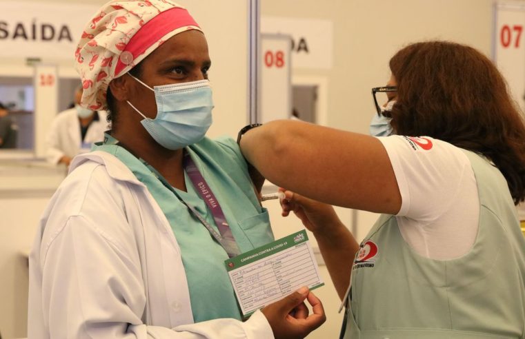 Capital paulista antecipa vacinação de profissionais da área de saúde