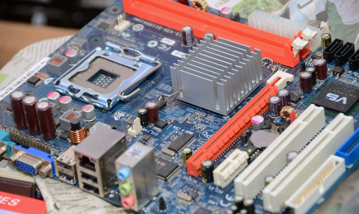 Brasília ganha novos postos para descarte de material eletrômico