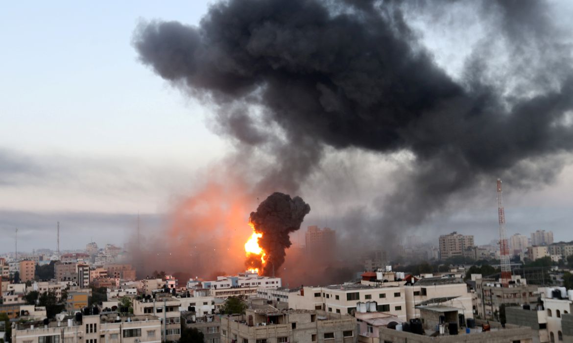 Israel volta a bombardear Gaza após lançamento de balões pelo Hamas