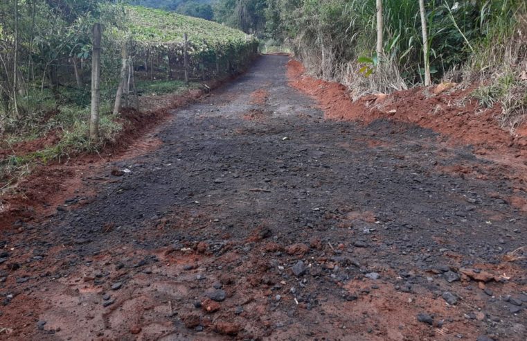Secretaria de Obras conclui recuperação em trechos da estrada Rio Bonito e Caboclos no Brejal