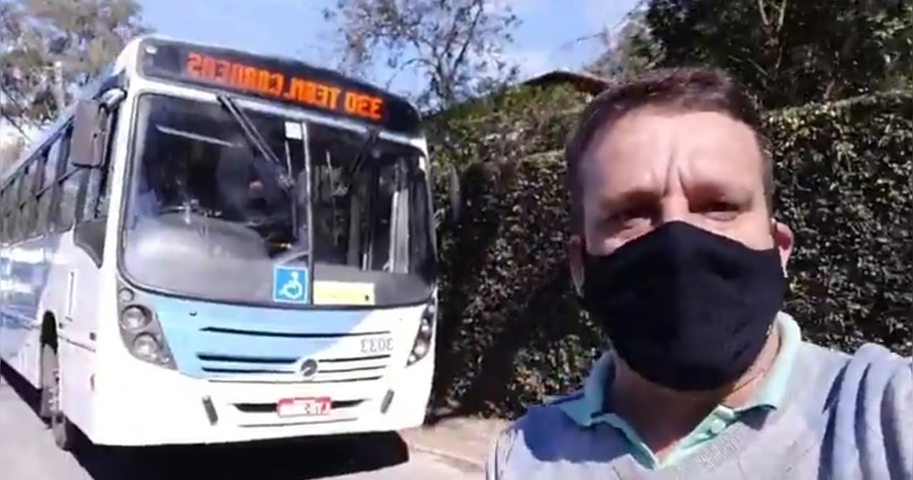 Ônibus da Cidade das Hortênsias com IPVA atrasado é parado em blitz