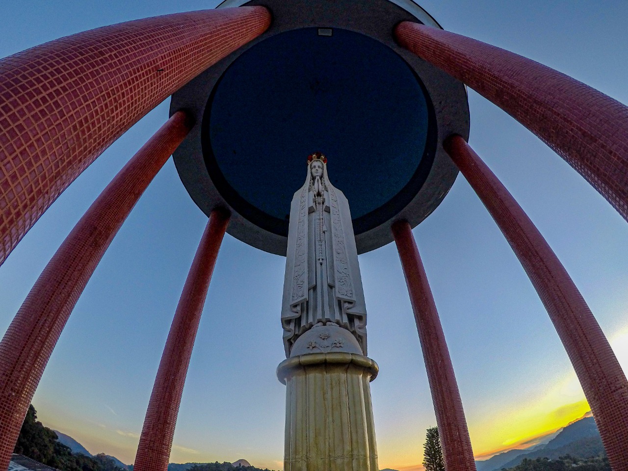 Reitor do Santuário do Cristo Redentor visita Trono de Fátima, após anunciar que o Cristo ganhará as cores da Alemanha para divulgar Petrópolis e a Bauernfest