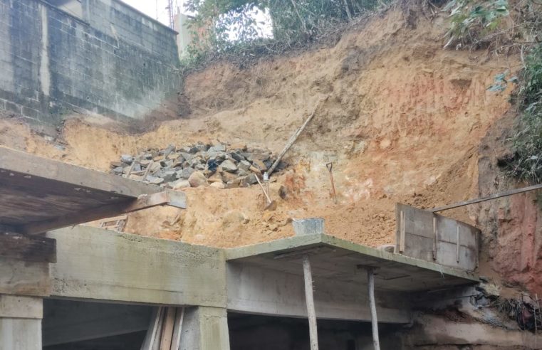 Polícia encontra corte de talude no Alto da Serra após denúncia feita ao Linha Verde
