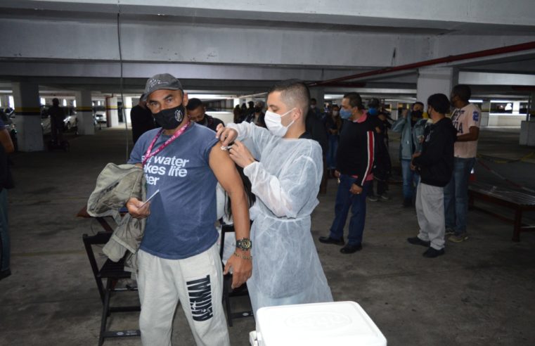 Quase 900 rodoviários e pessoas que trabalham com transporte escolar foram vacinadas contra covid-19 domingo