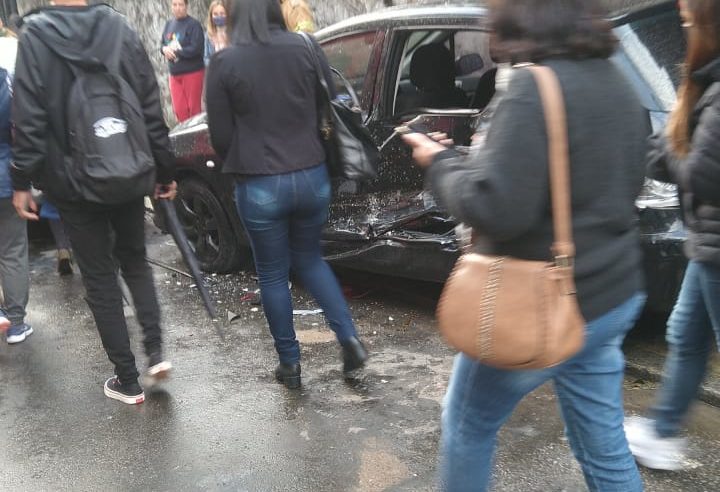 Mulher é atropelada em cima da calçada na Washington Luiz