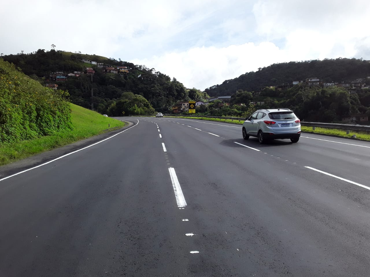 Obra emergencial de pavimentação em curva interditará subida da serra na madrugada de quinta (24)