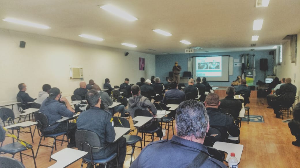 Guardas e agentes de trânsito passam por capacitação
