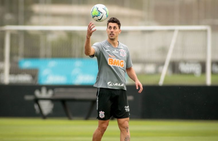 Corinthians decide encerrar vínculo de zagueiro após ofensa racial