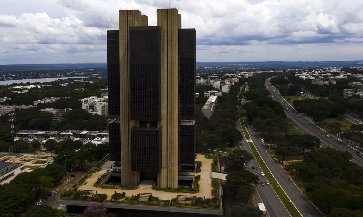 Relator vota contra autonomia do BC, mas vista adia julgamento no STF