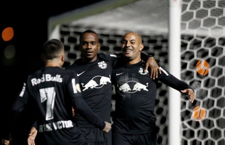 Ytalo brilha, Bragantino vence Palmeiras e assume ponta do Brasileiro