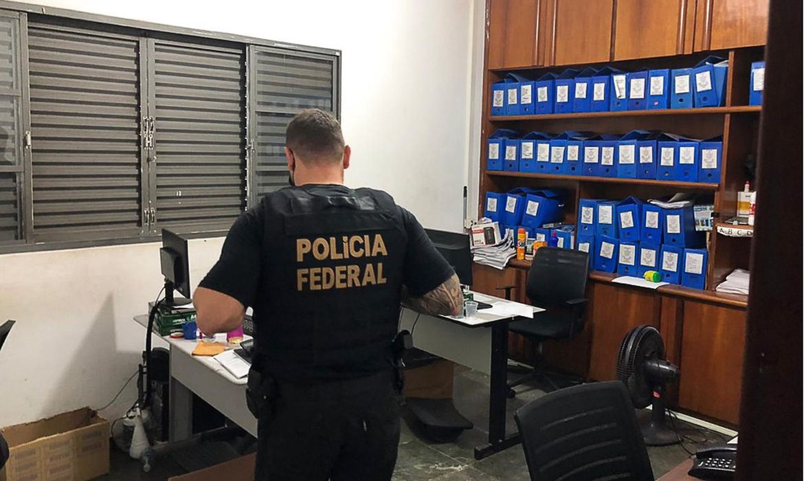 Operação da PF combate fraudes contra benefícios emergenciais