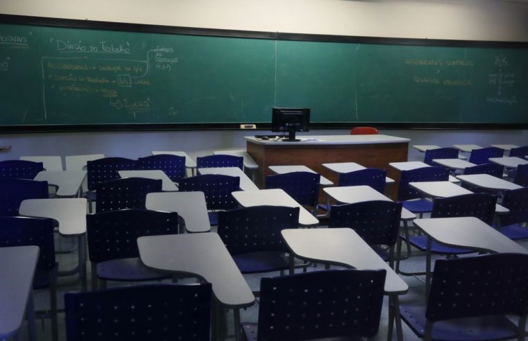 Estado do Rio autoriza 59 cidades a retomarem aulas híbridas