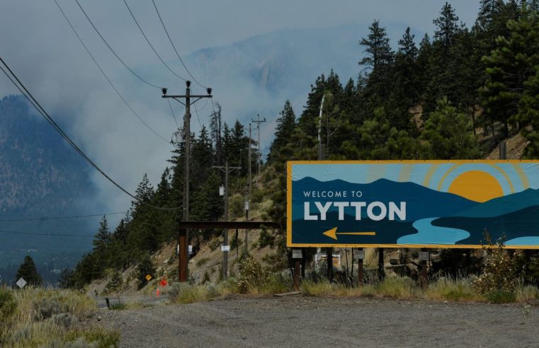 Incêndio devasta vila canadense de Lytton
