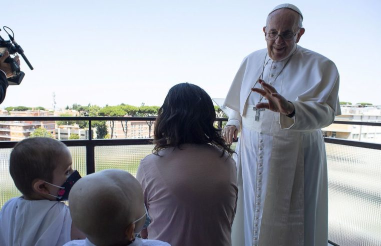 Papa deixará hospital o mais rapidamente possível, diz Vaticano