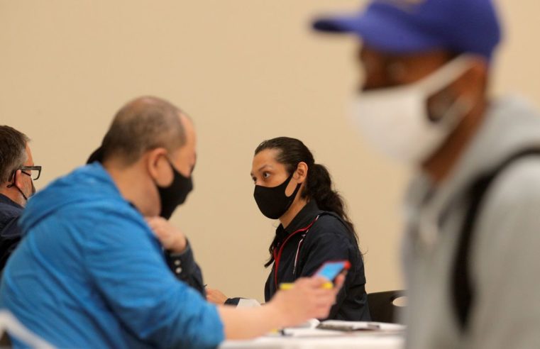 Pedidos semanais de auxílio-desemprego caem nos Estados Unidos