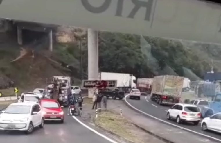 Descida da serra é liberada após ficar cinco horas interditada em decorrência de acidente