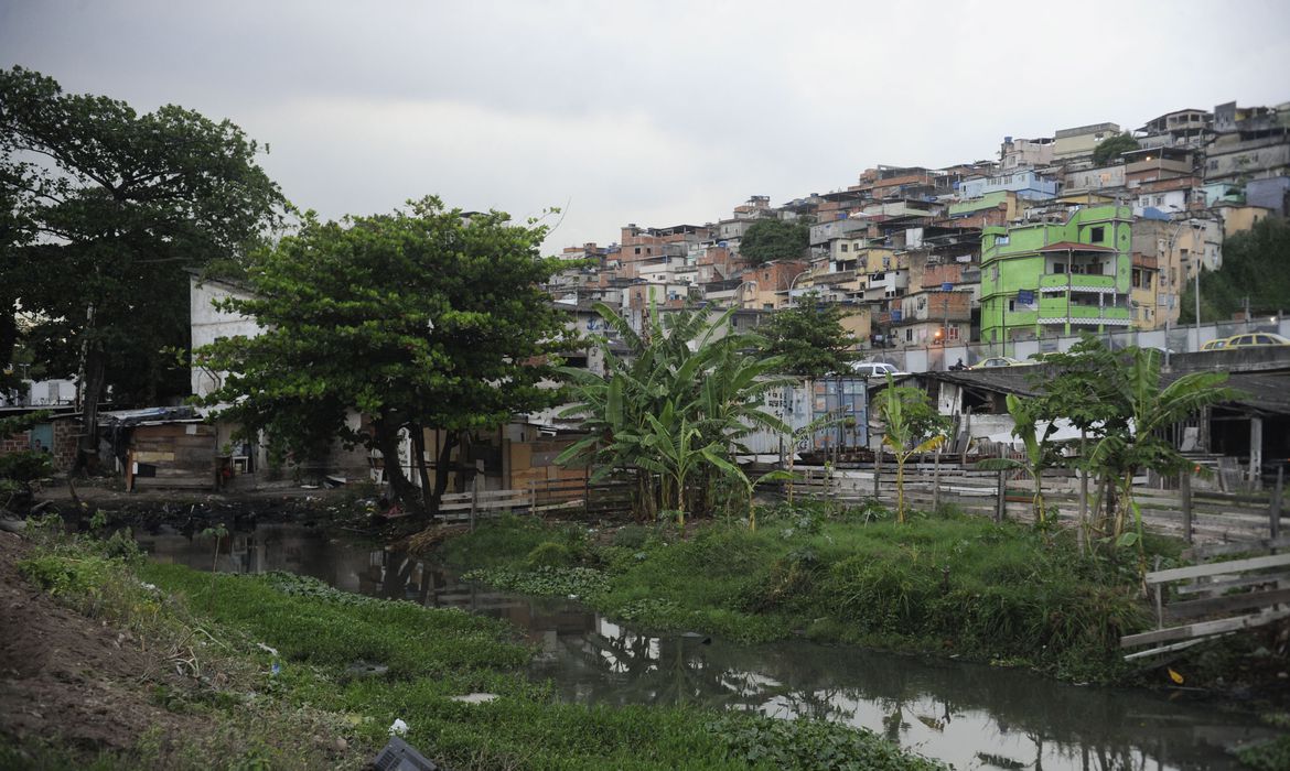 Estudo de vacinação em massa na Maré intensificará projeto na região
