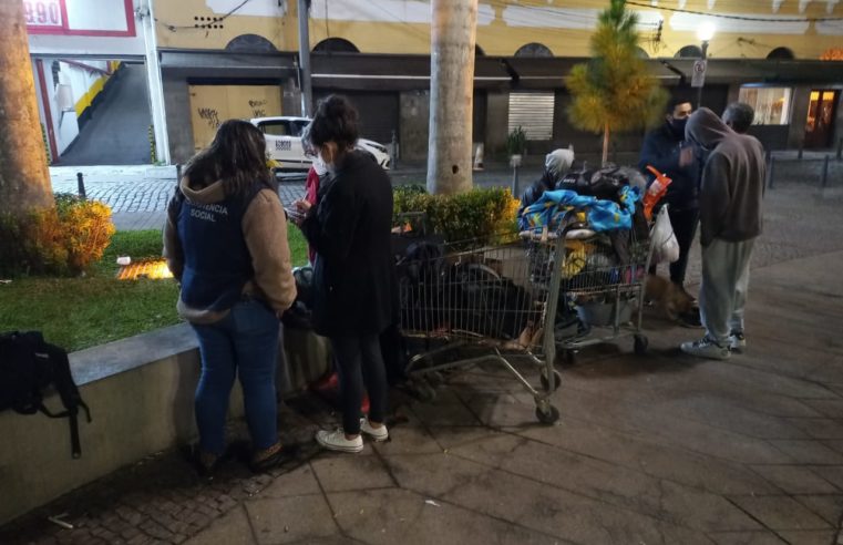 Equipes da Secretaria de Assistência Social estão reforçando as ações de abordagem a pessoas em situação de rua em Petrópolis