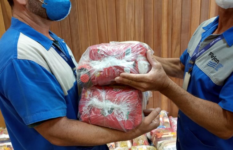 Drive-thru recolhe alimentos para campanha contra a fome em Petrópolis