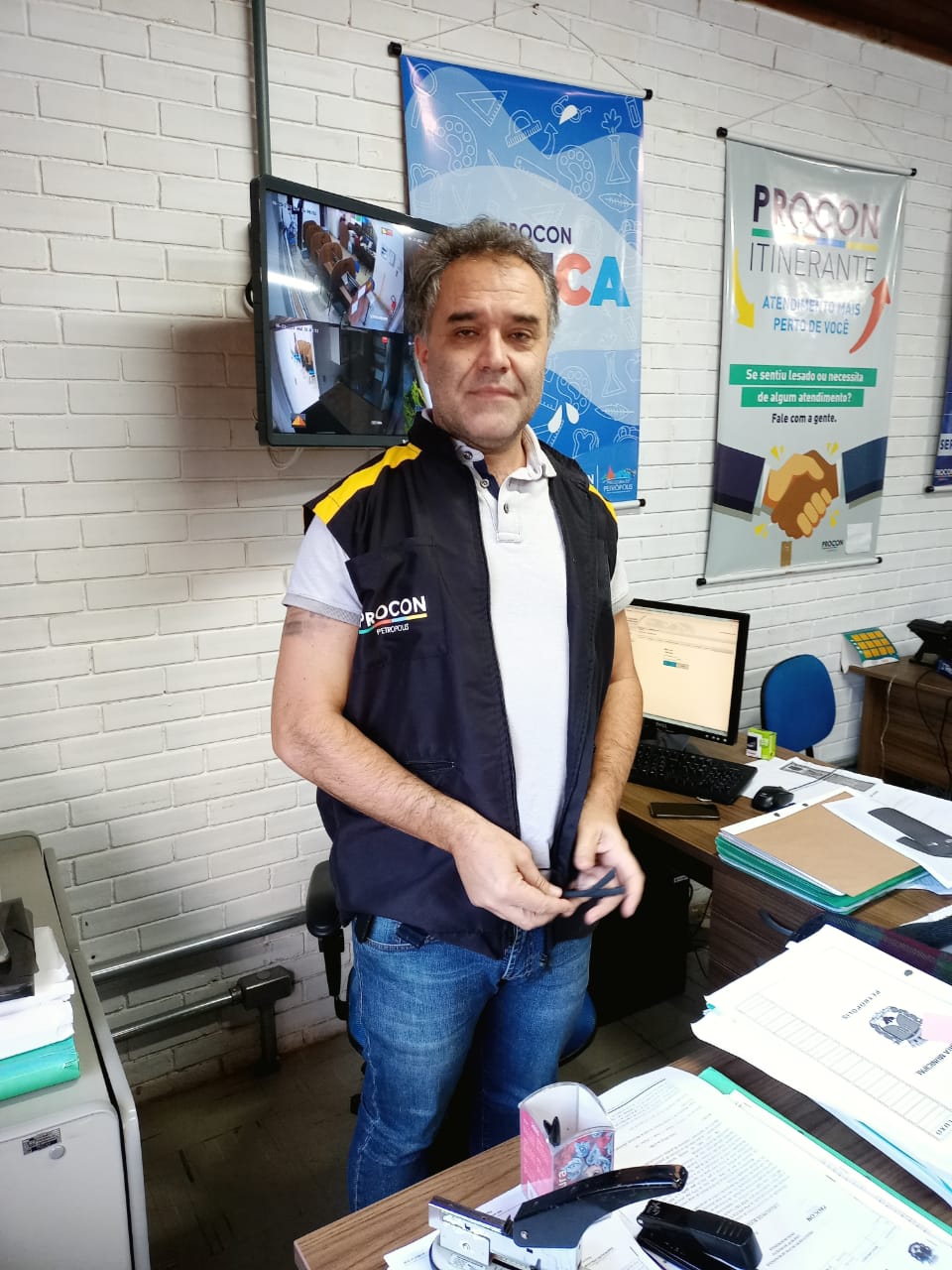 Procon Petrópolis lacra bomba de etanol em posto de Quitandinha