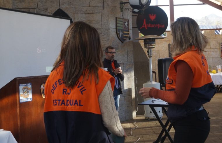 Encontro entre defesas civis da Região Serrana debate integração e troca de experiências