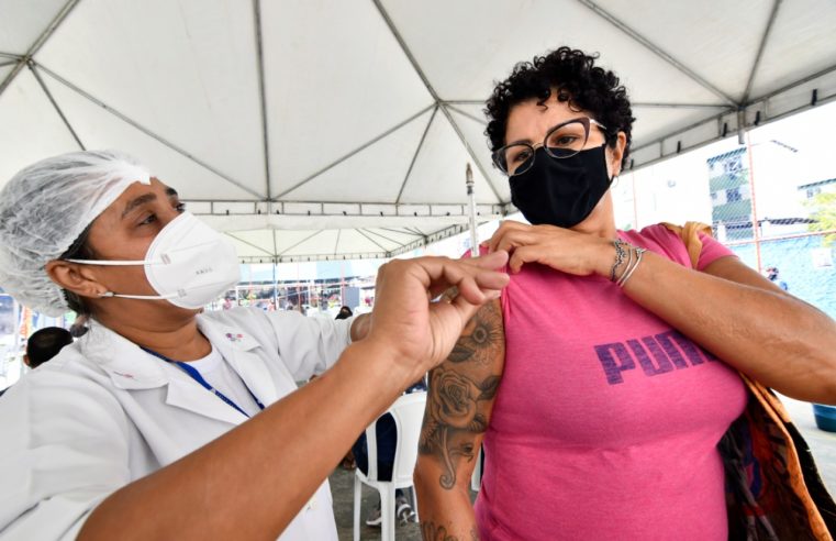 Nova Iguaçu vacina pessoas até 42 anos nesta semana