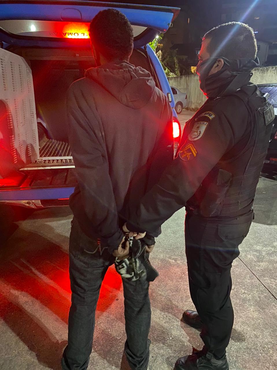 Mulher leva mata leão em tentativa de assalto no Valparaíso