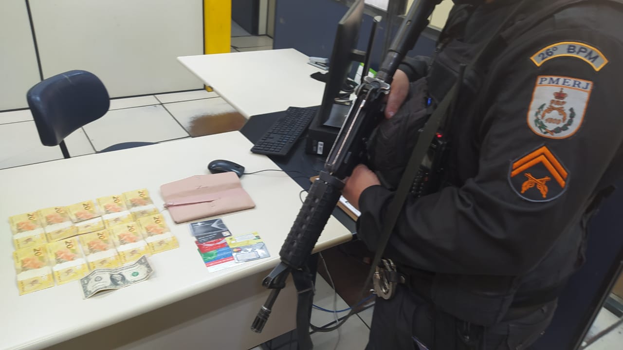 Polícia Militar prende mulher por furto na Rua do Imperador