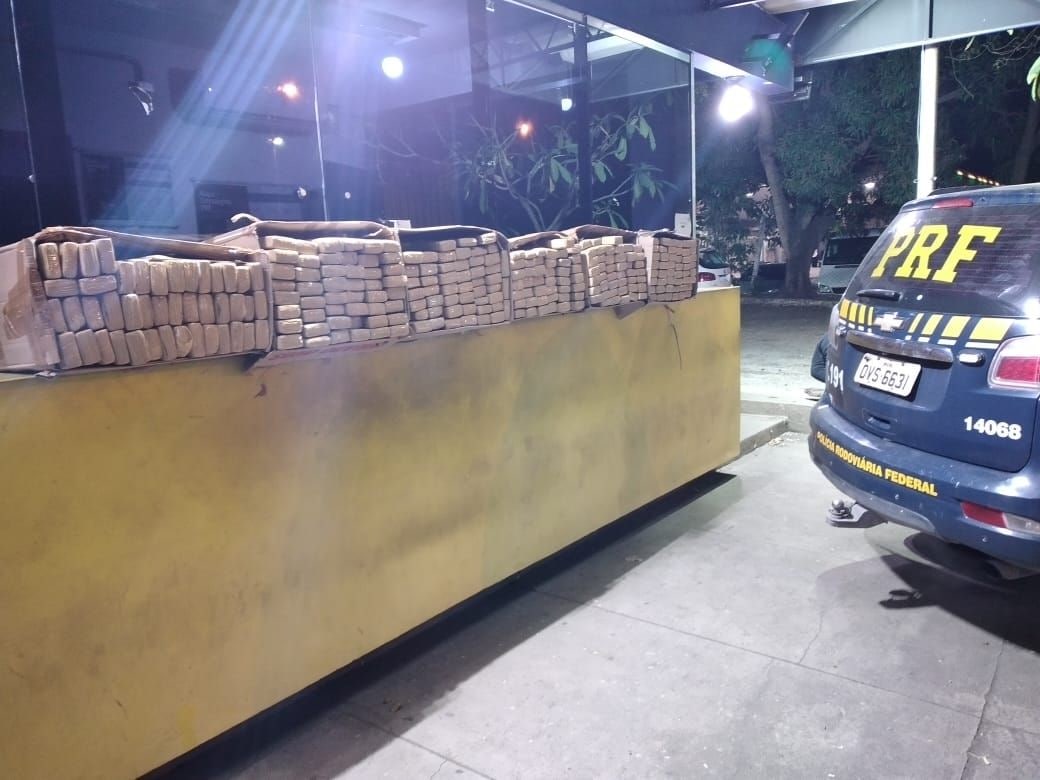 Polícia Rodoviária Federal apreende cerca de 300kg de maconha em Três Rios