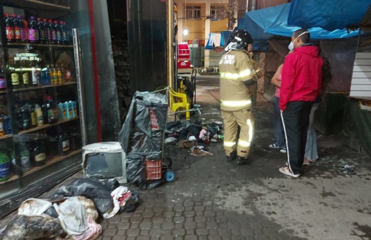 Proprietária de bazar que pegou fogo contabiliza prejuízos