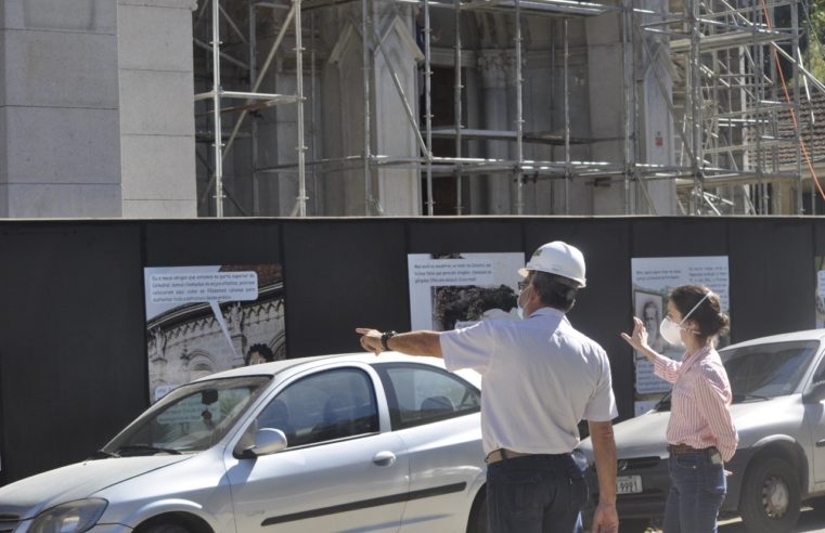 Secretária de Obras de Areal visita a restauração da Catedral de Petrópolis