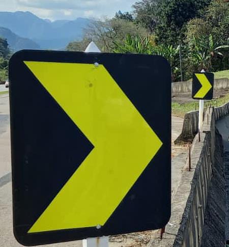 PRF prende homem que furtava placas de sinalização na BR-040