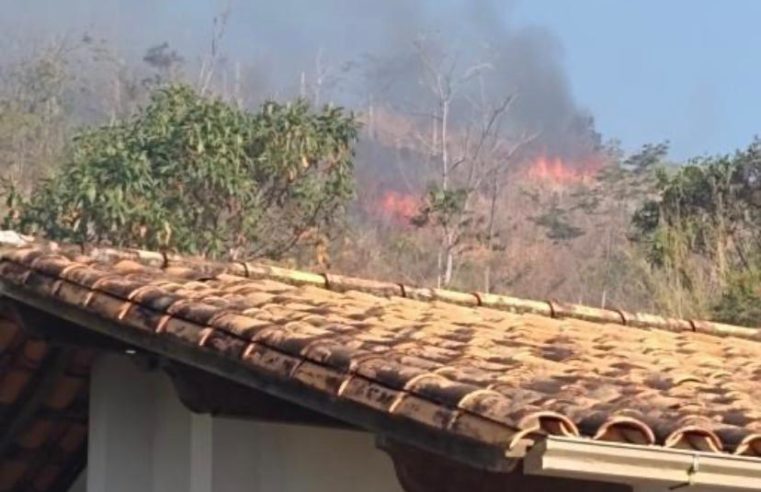 Após alerta da Defesa Civil queimada é registrada em Itaipava