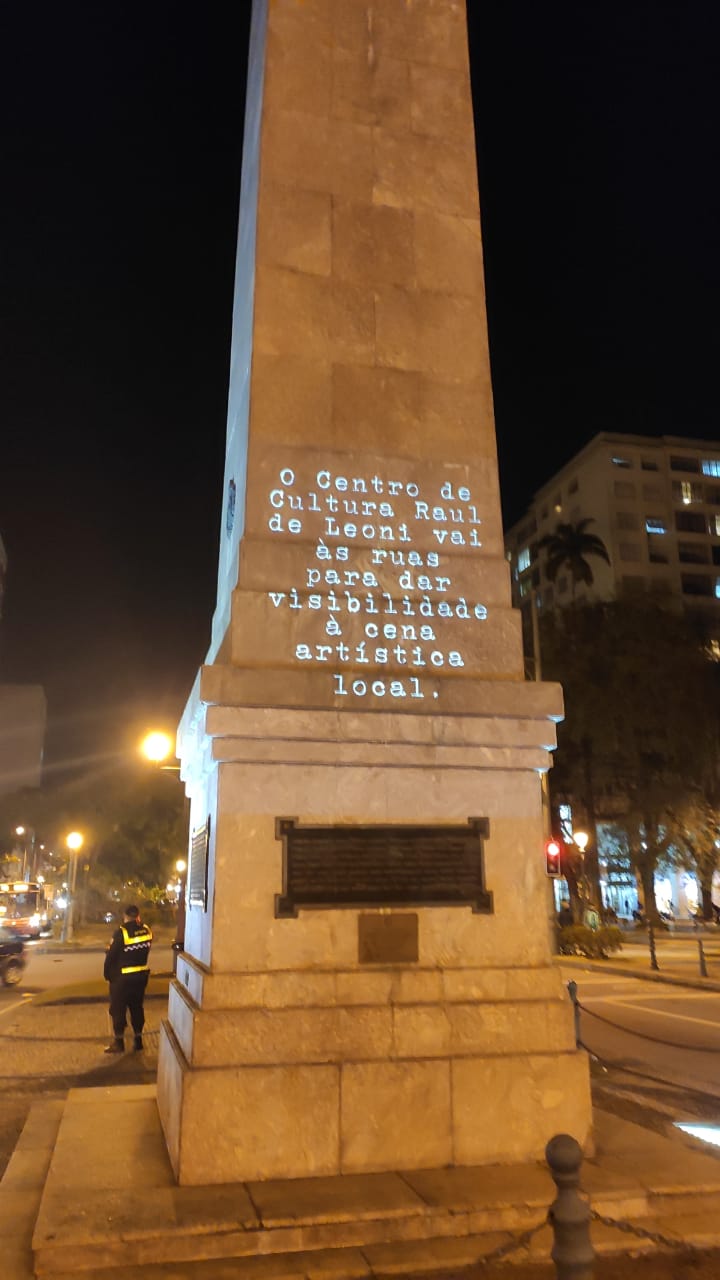 Projeção de trovas no Obelisco marca o lançamento do “CDC Por Aí”