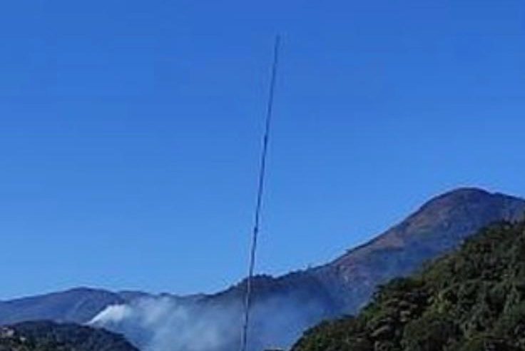 Pelo menos três queimadas são registradas na tarde de hoje (26) em Petrópolis