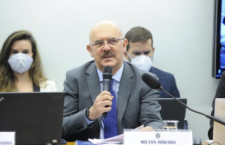 Ministro da Educação diz não se opor à conectividade em escolas
