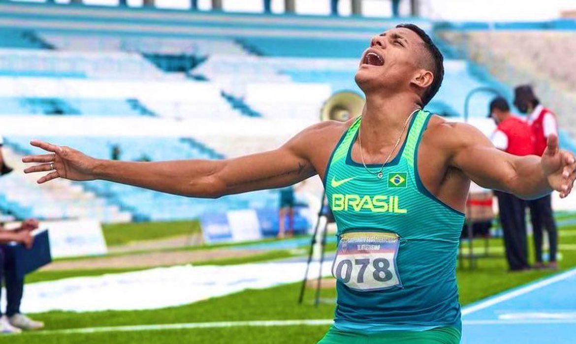 Atletismo: João Henrique Falcão garante vaga no 4x400m misto em Tóquio