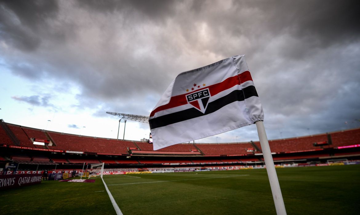 Sob pressão, São Paulo decide futuro na Libertadores contra Racing