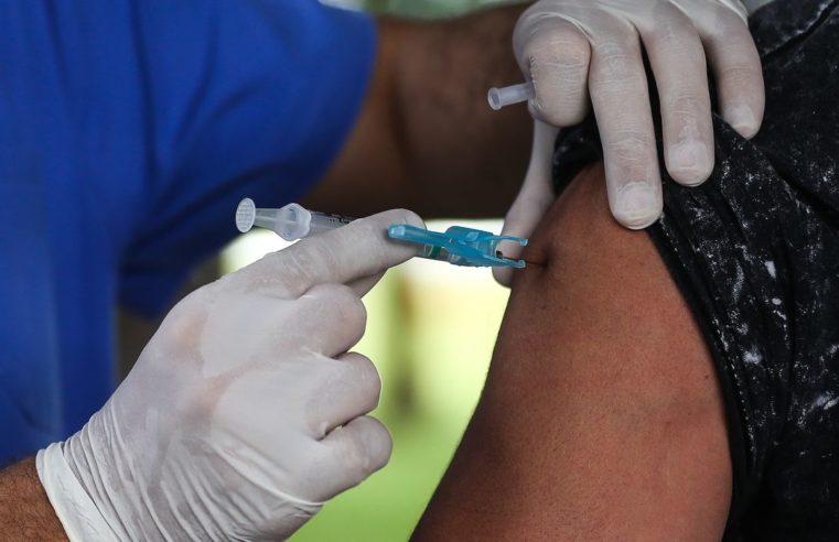 Vacinação contra Influenza começa para idosos acima de 60 anos