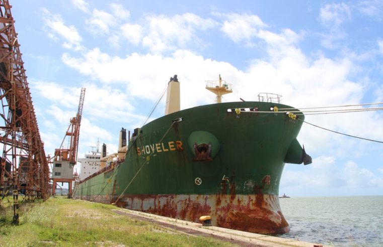Tripulantes de navio atracado no Recife testam positivo para covid-19